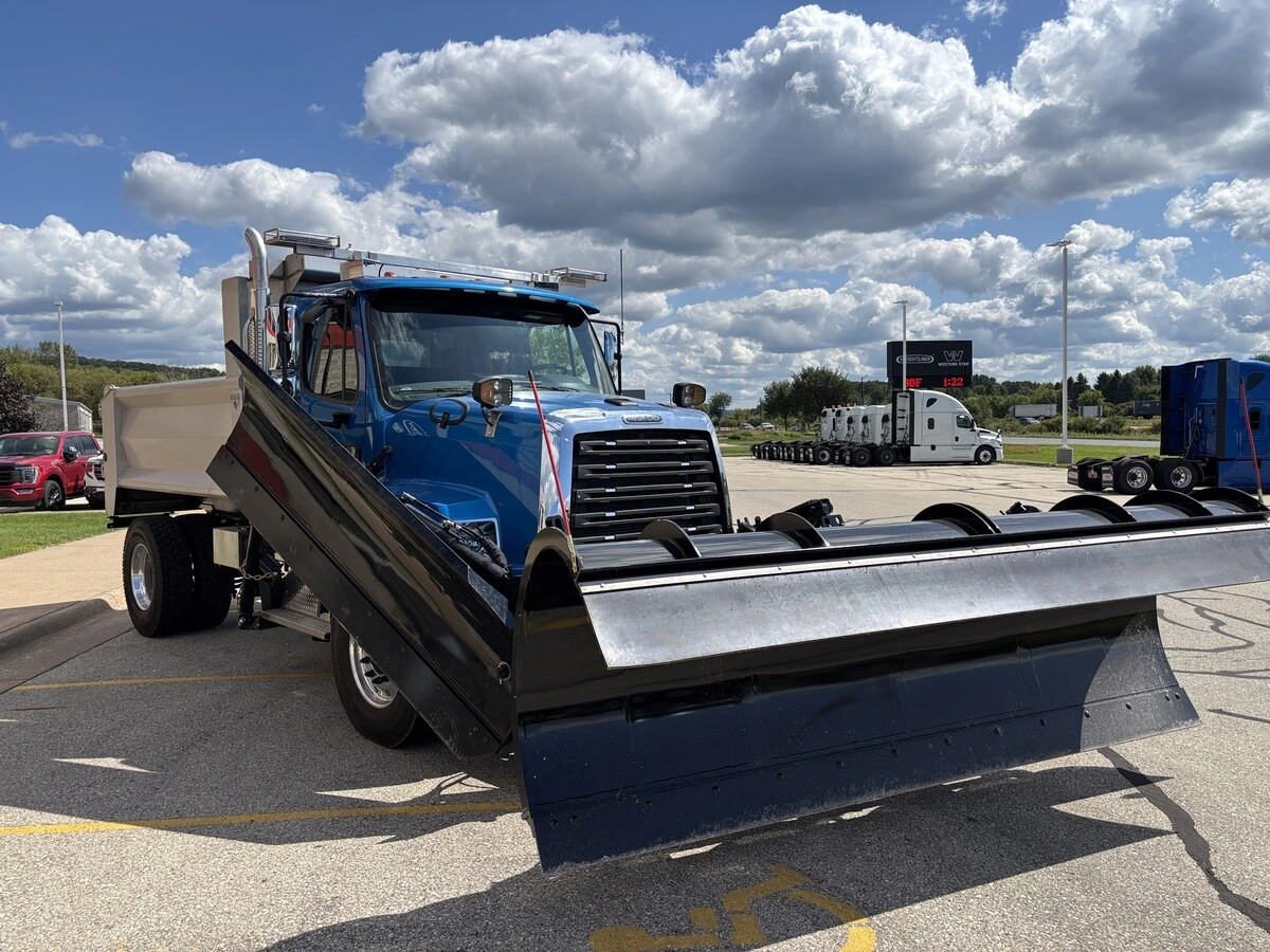 2027 Freightliner 108SD — photo 3