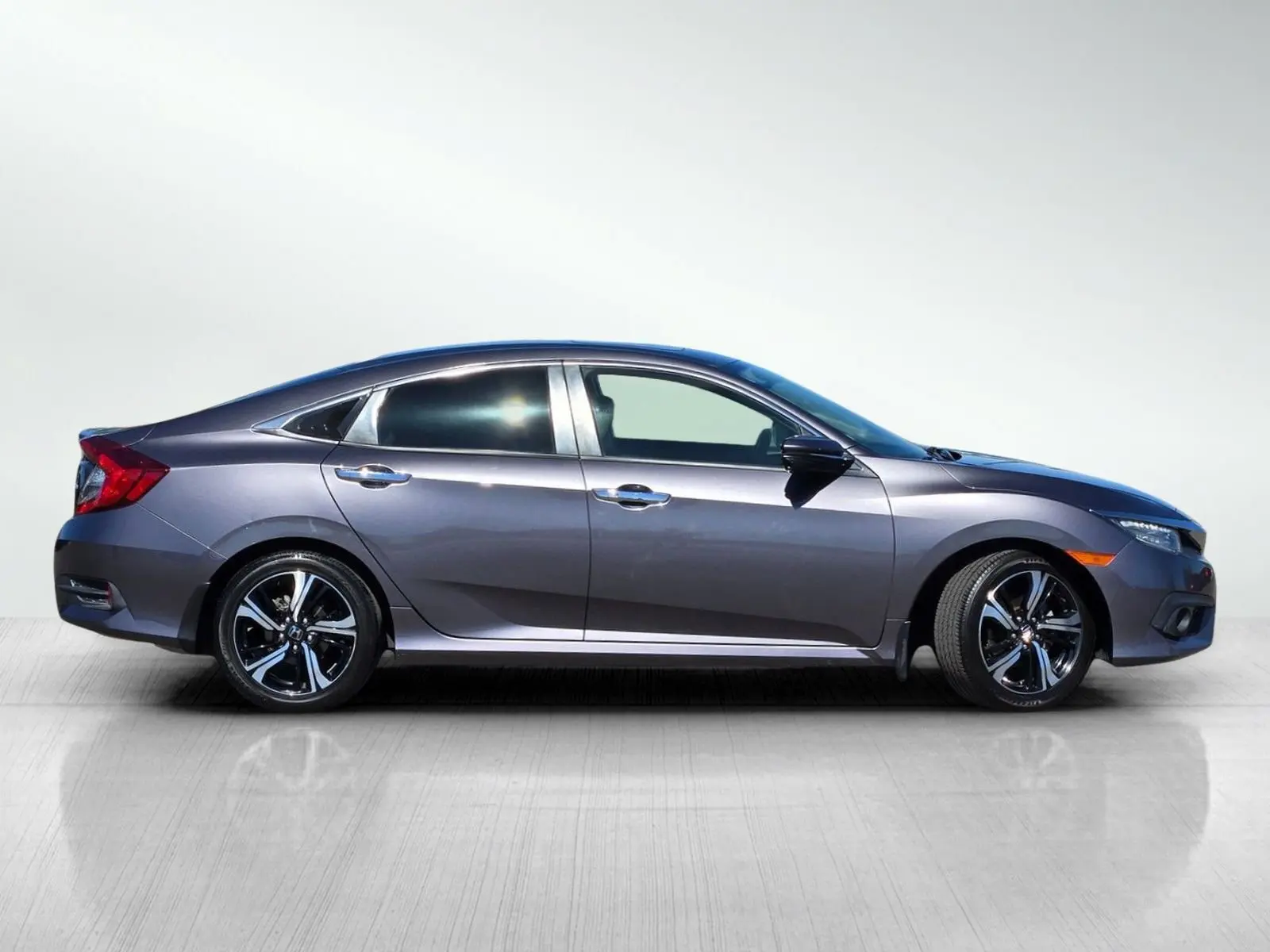 2017 Honda Civic Touring photo 3