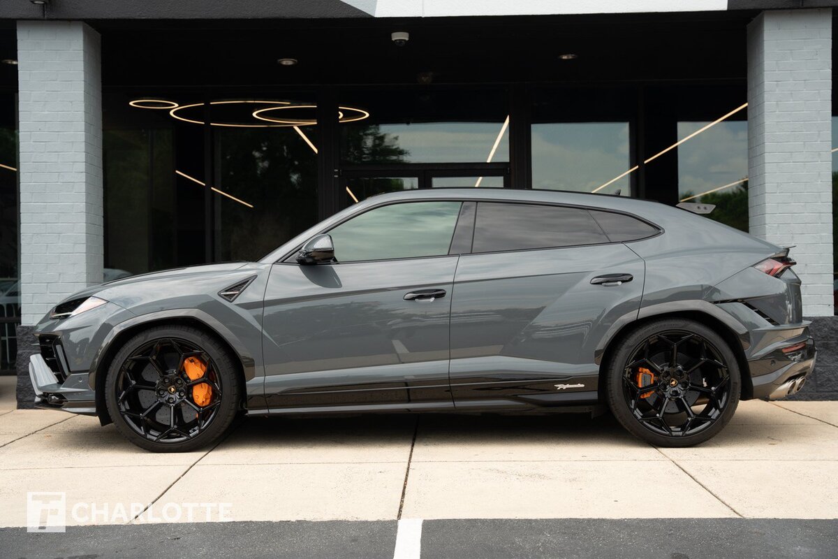 2023 Lamborghini Urus Performante