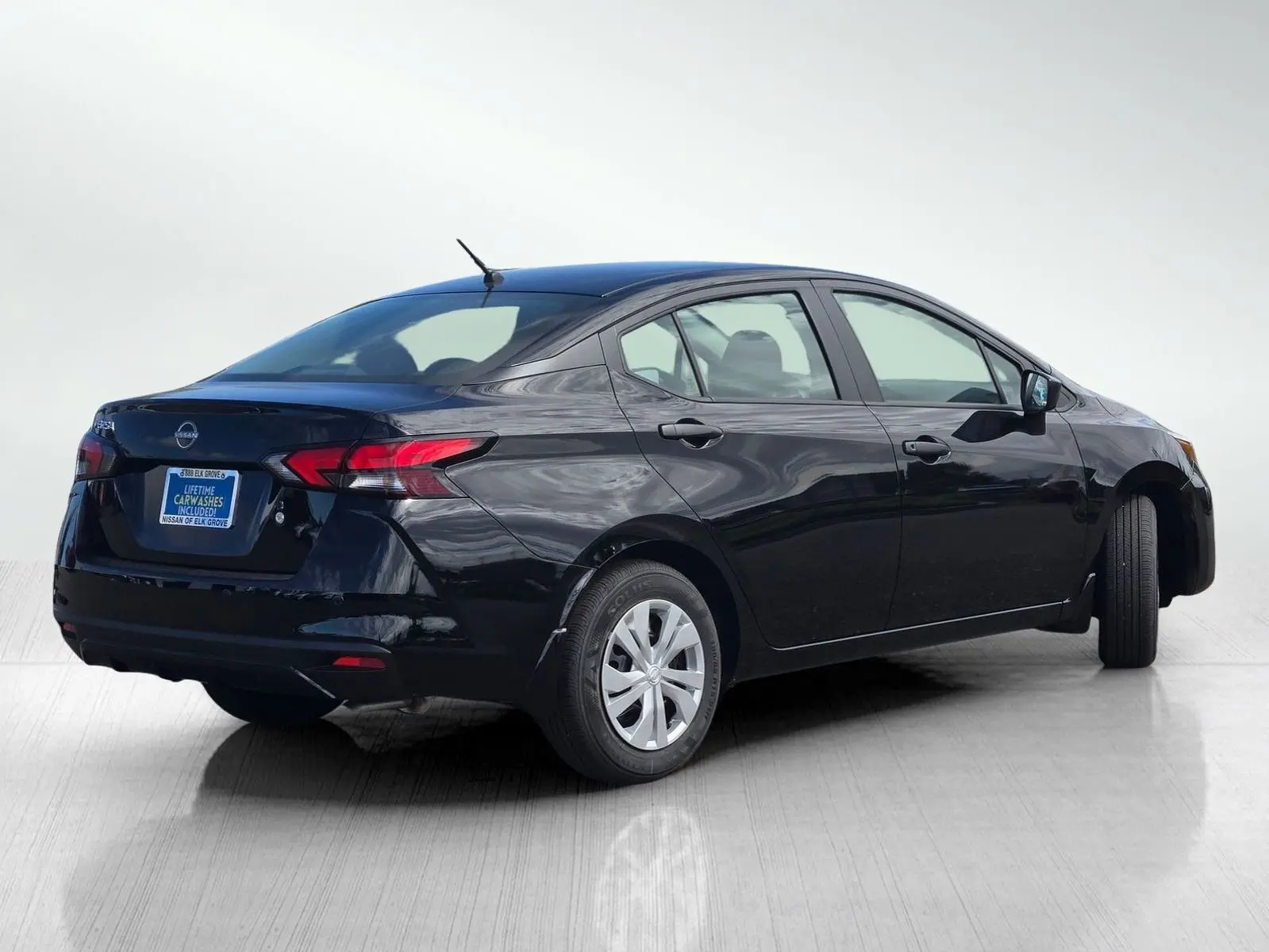 2025 Nissan Versa S photo 4