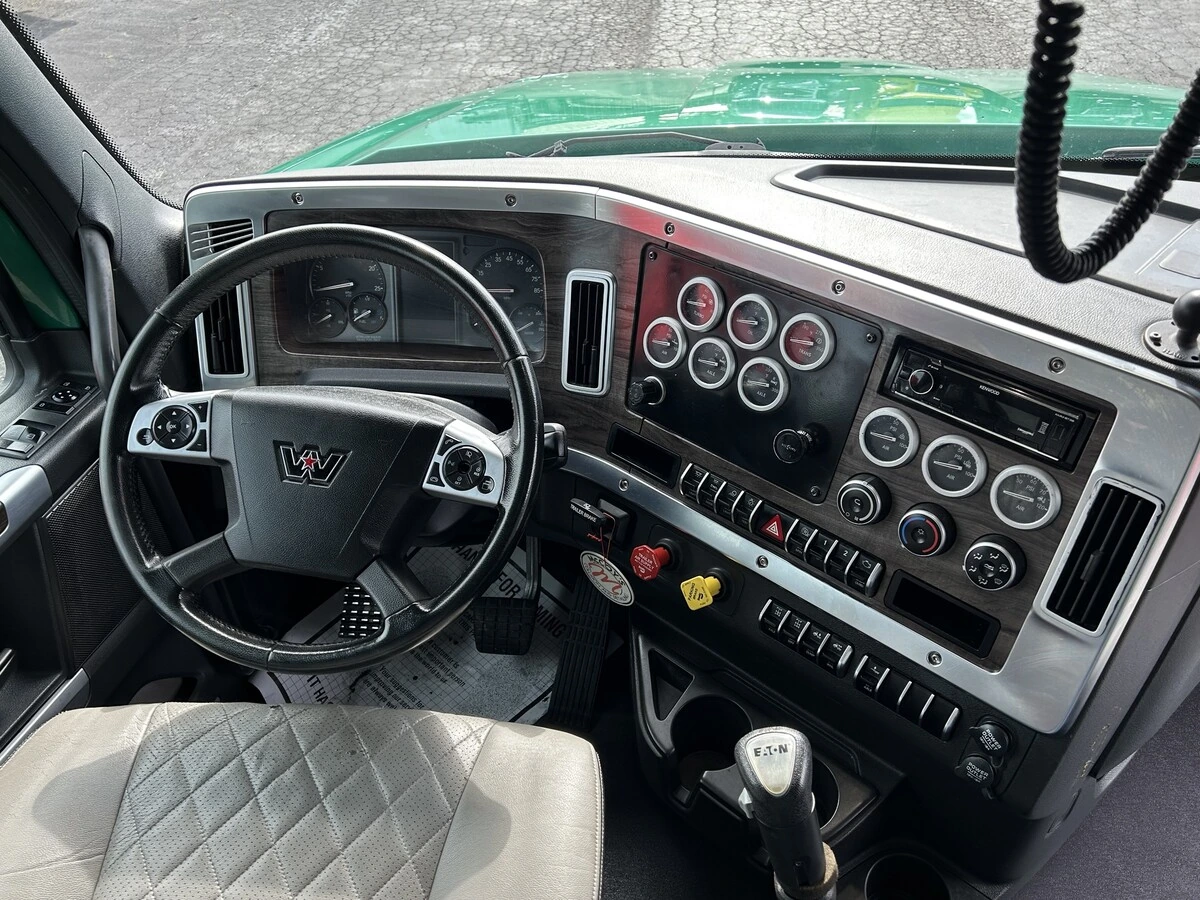 2023 Western Star 49X — photo 8