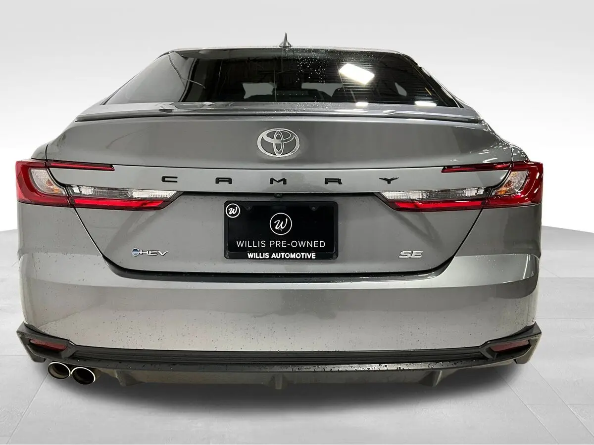 2025 Toyota Camry SE photo 3