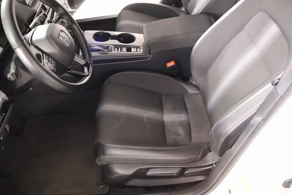 2024 Honda Civic Hatchback Sport photo 2