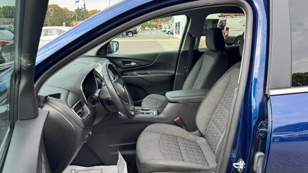 2023 Chevrolet Equinox LT photo 4