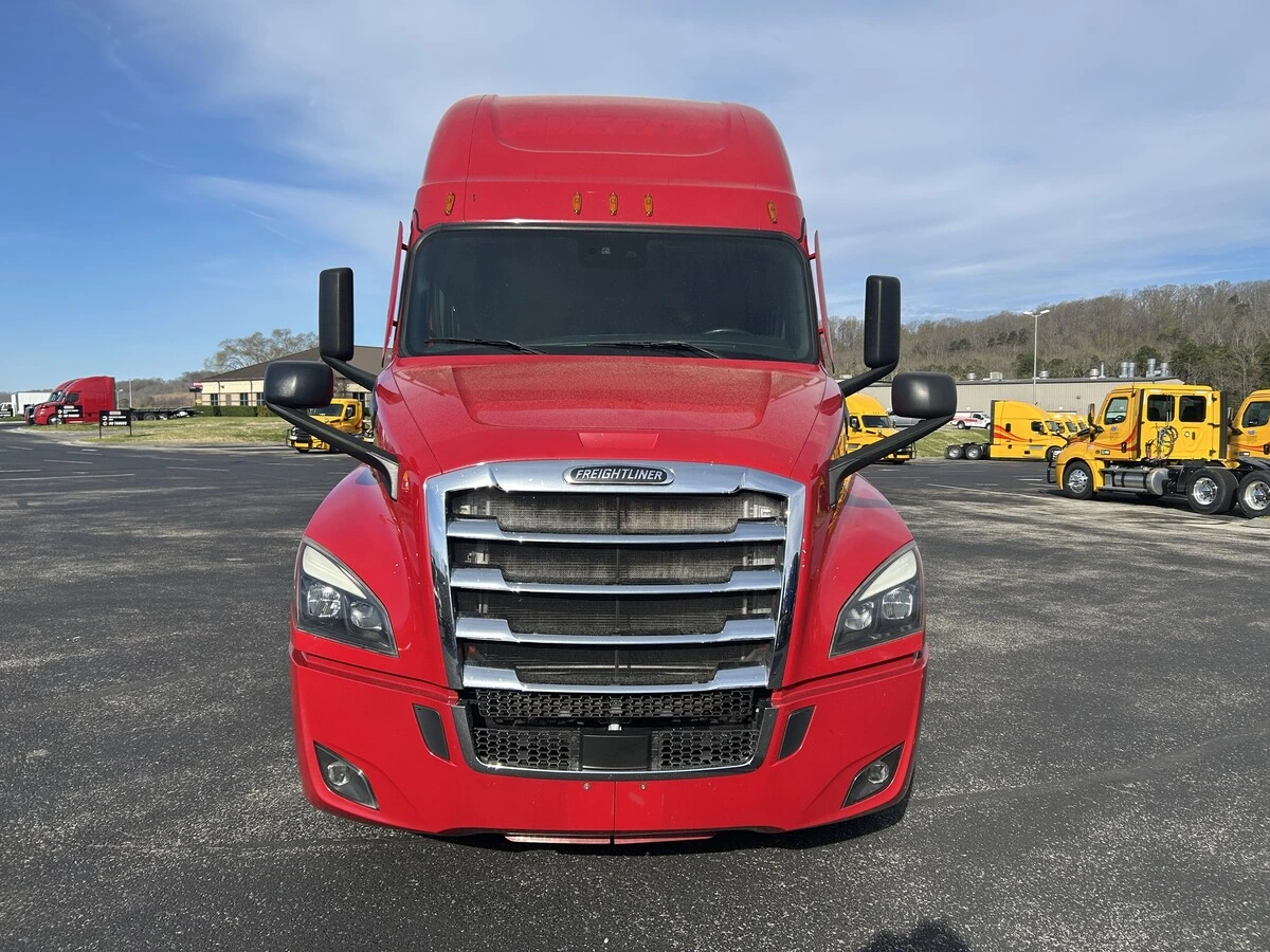 2023 Freightliner Cascadia - image 8