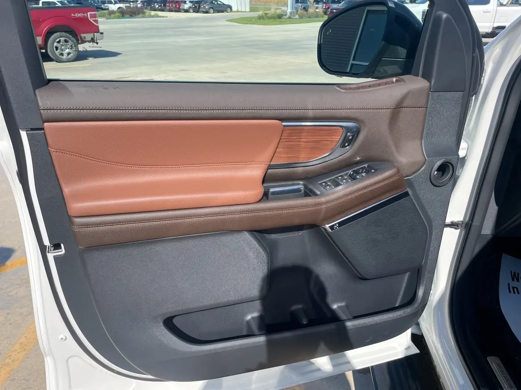 2025 Ford Expedition King Ranch photo 8