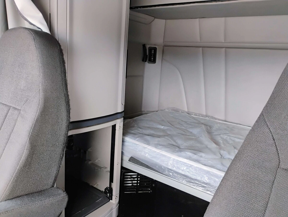 2023 Peterbilt 579 - image 17