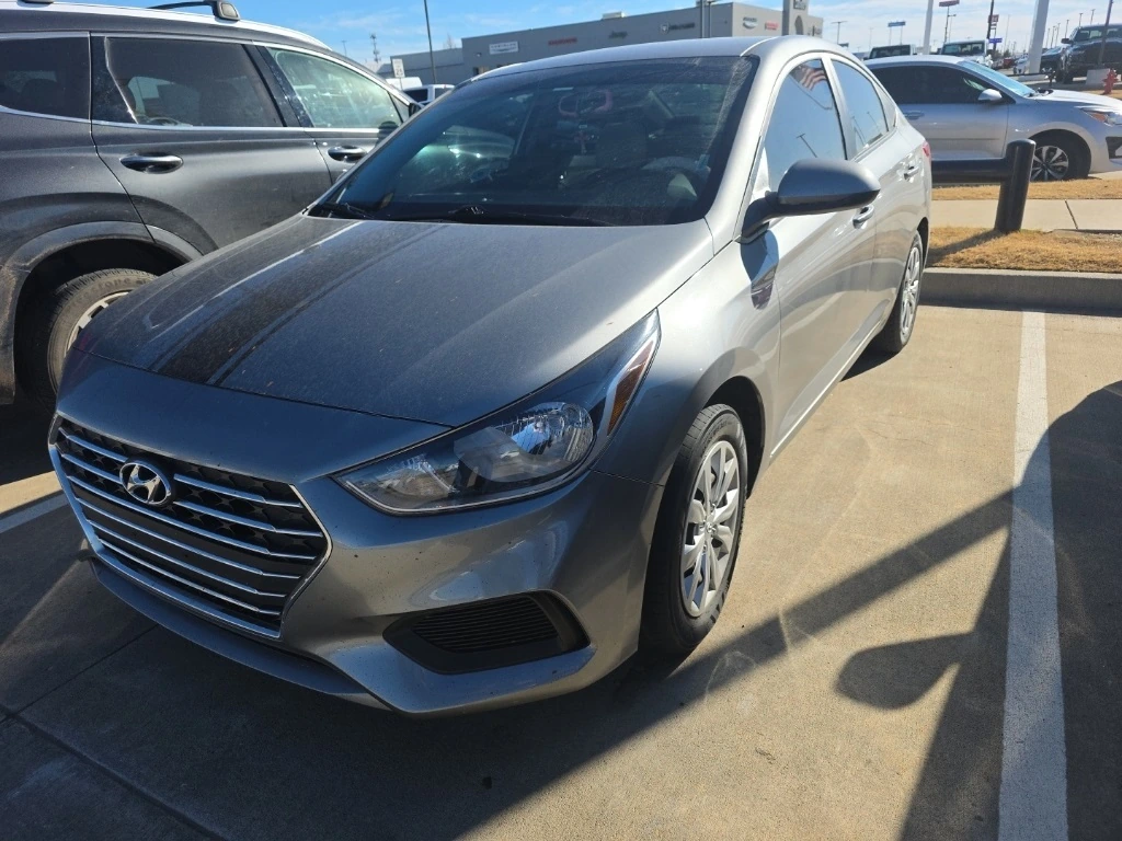 2021 Hyundai Accent SE's photo