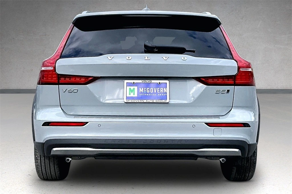 2026 Volvo - image 4