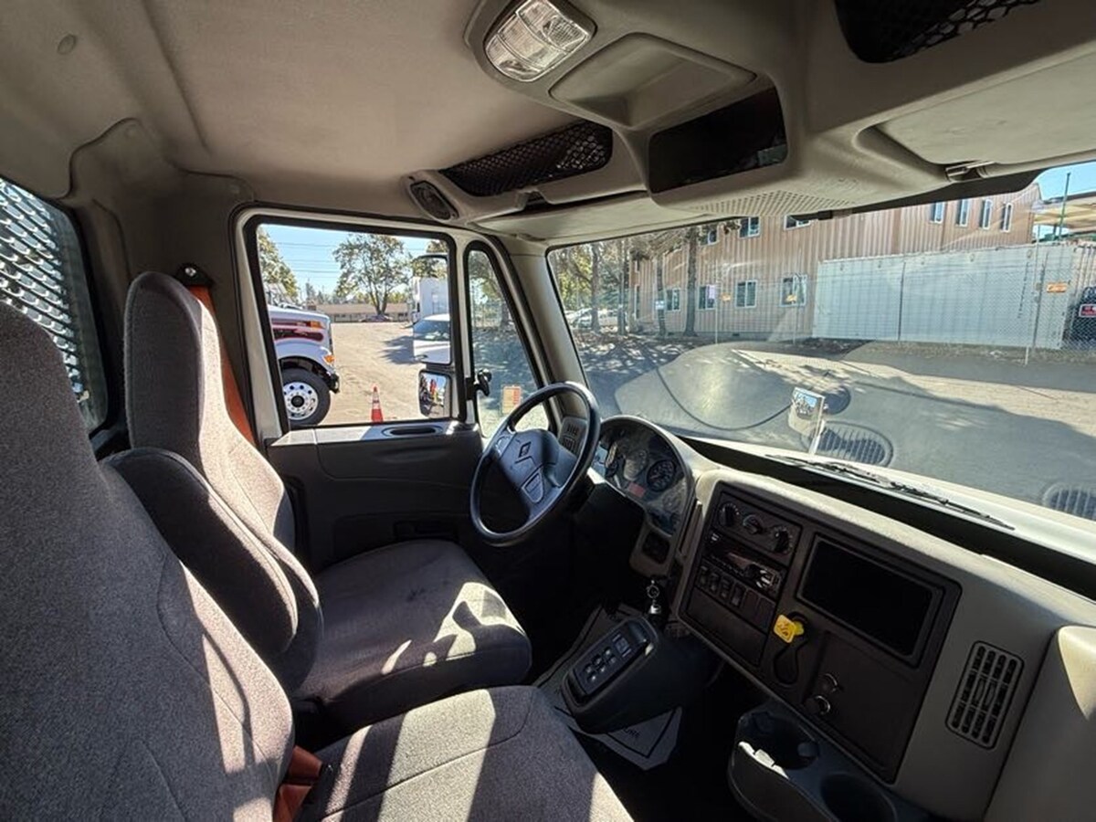 2019 International 4300 in Portland, OR — photo 4