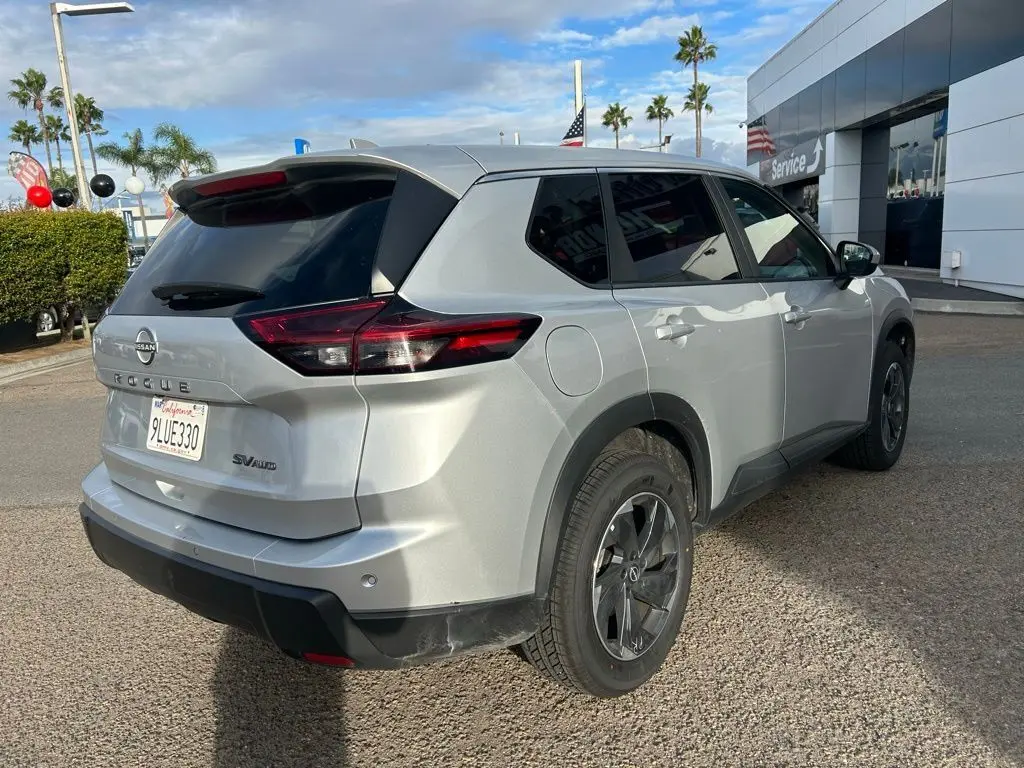 2024 Nissan Rogue SV photo 3