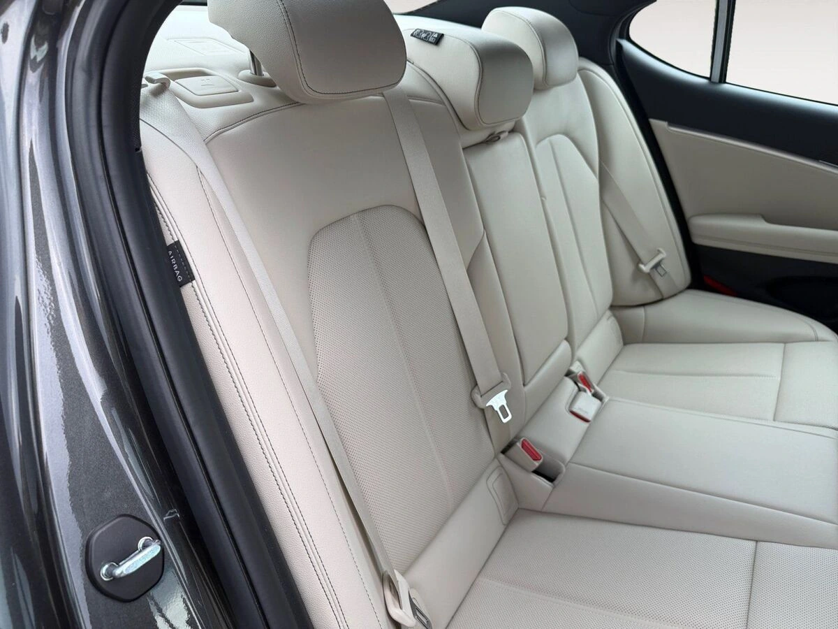 2026 GENESIS G70 Standard - Photo 17