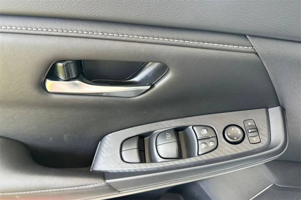 2025 Nissan Sentra SV photo 9