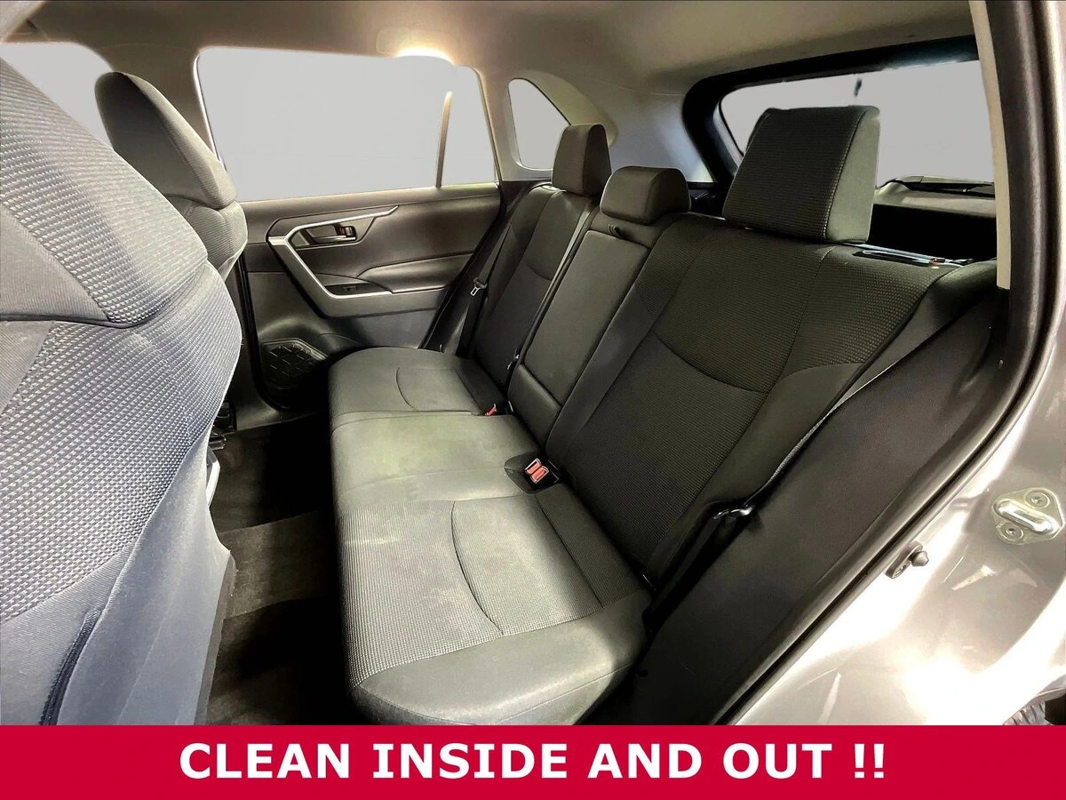 2019 Toyota RAV4 LE - Photo 20