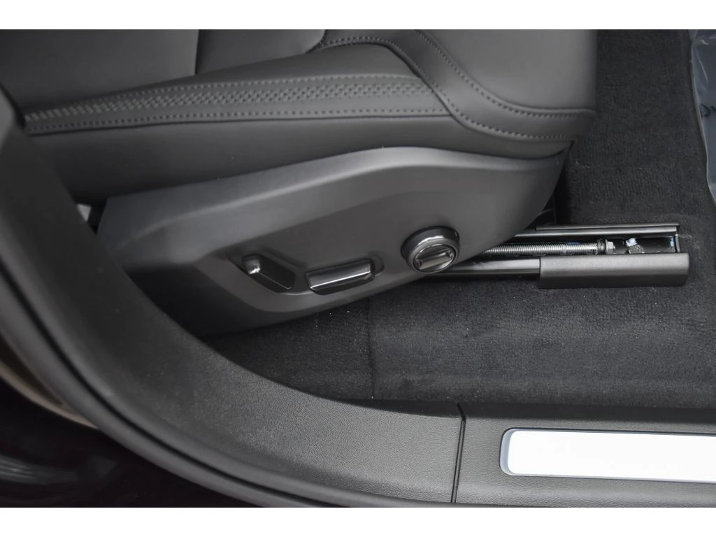 2026 Volvo - image 29