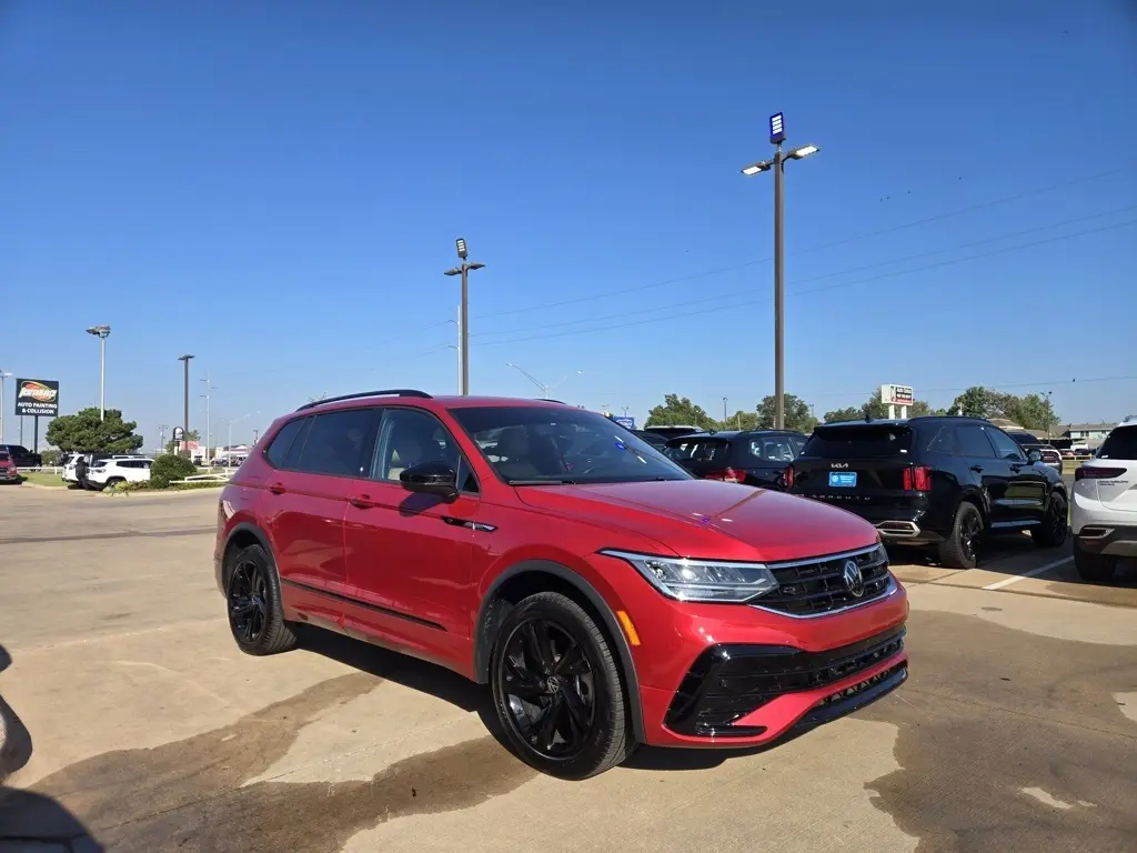 2024 Volkswagen Tiguan SE R-Line Black photo 2
