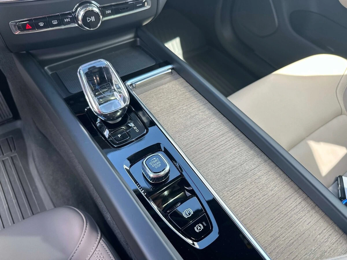 2026 Volvo - image 23
