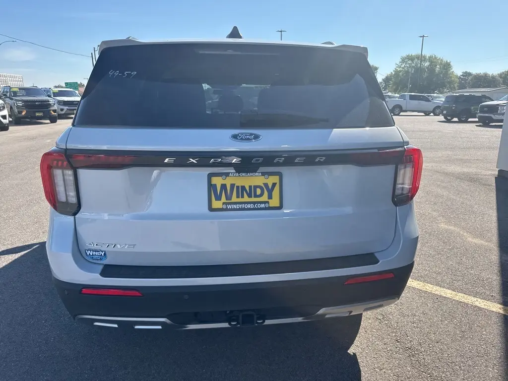 2025 Ford Explorer photo 6