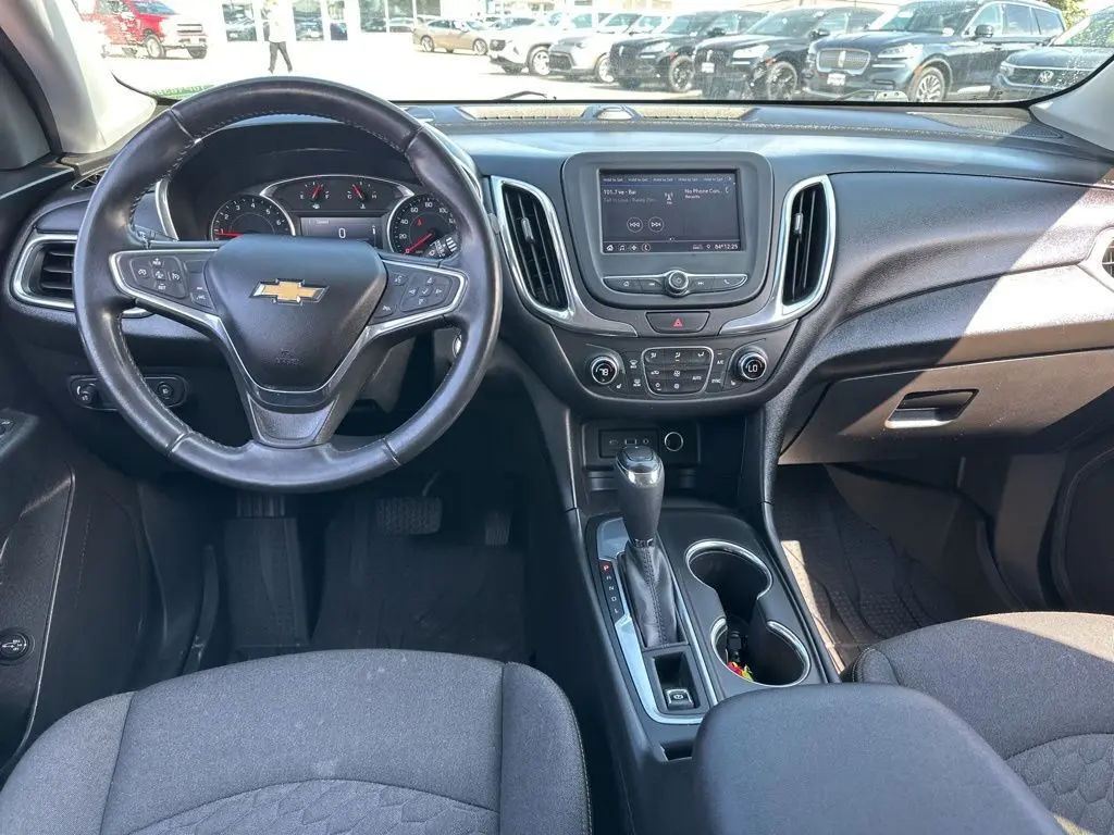 2020 Chevrolet Equinox LT photo 17