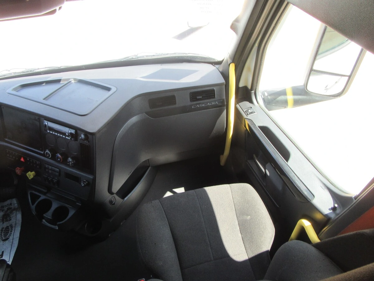 2024 Freightliner Cascadia - image 22