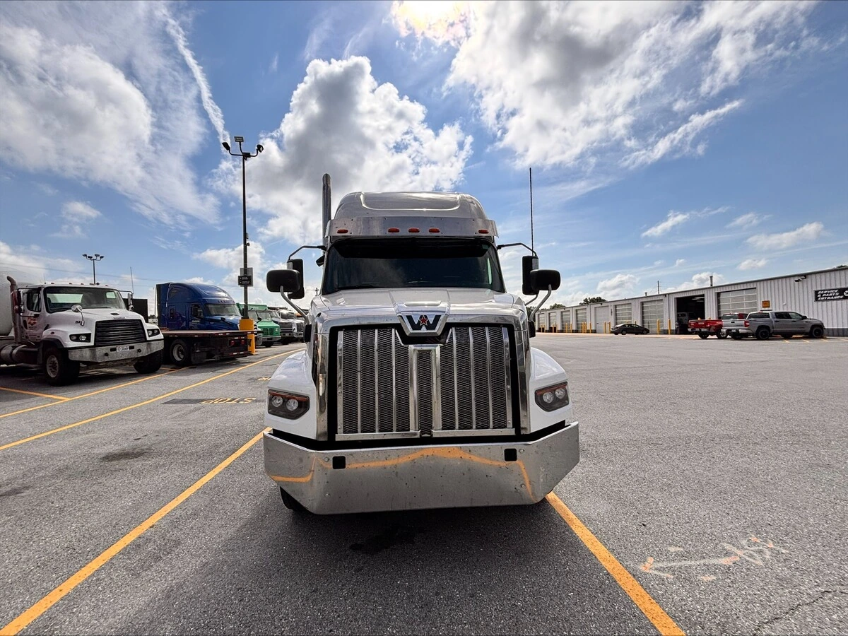 2022 Western Star 49X — photo 2