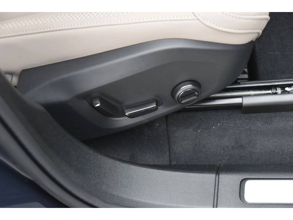 2026 Volvo - image 30