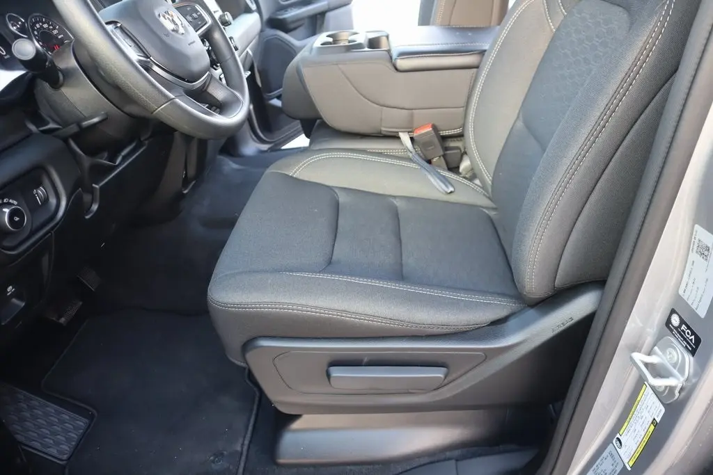 2025 Ram 1500 Tradesman photo 10