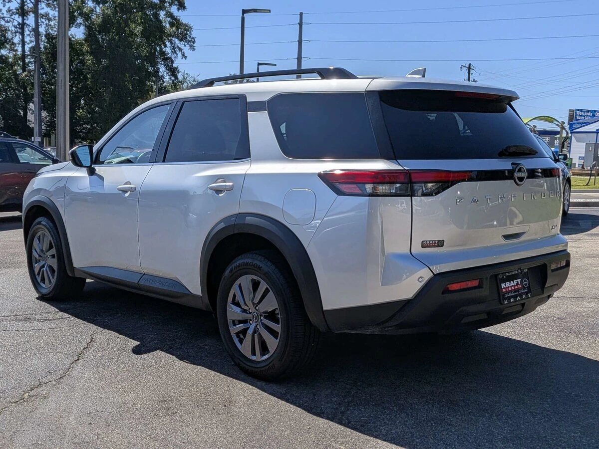 2024 Nissan Pathfinder SV - Photo 6