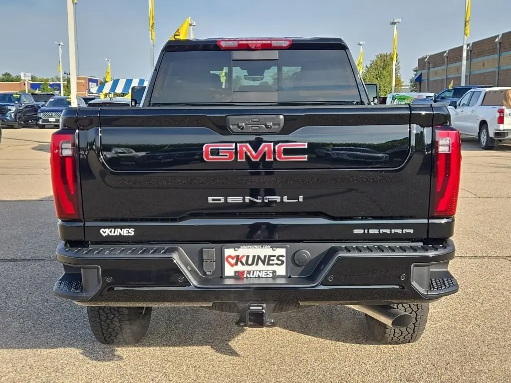 2025 Gmc Sierra HD Denali photo 3