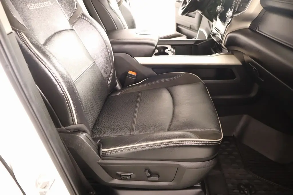 2023 Ram 3500 Laramie photo 13