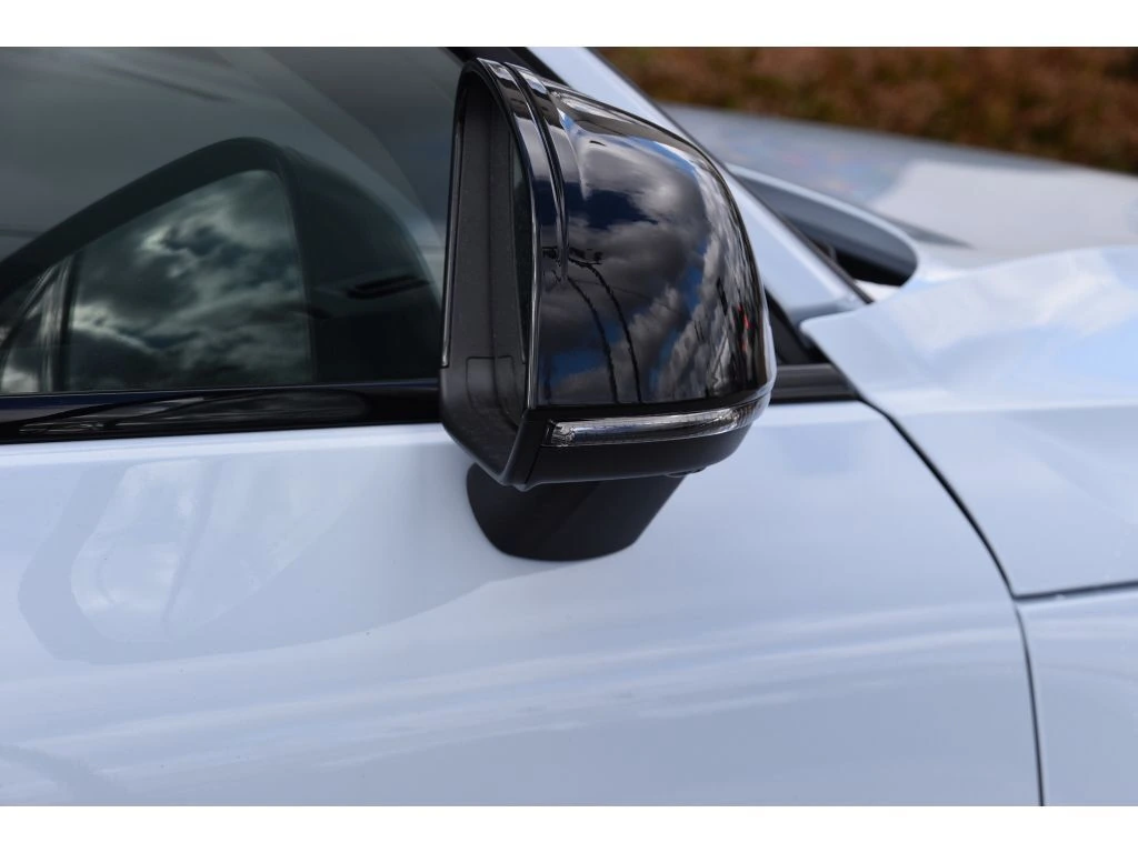 2026 Volvo - image 30