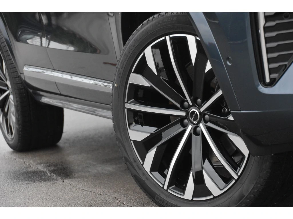 2026 Volvo - image 6