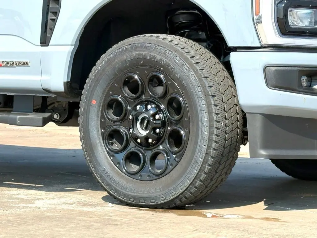 2025 Ford F-250 photo 12