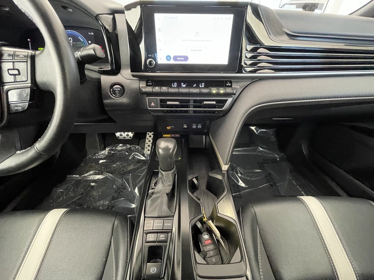 2025 Toyota Camry SE - Photo 23