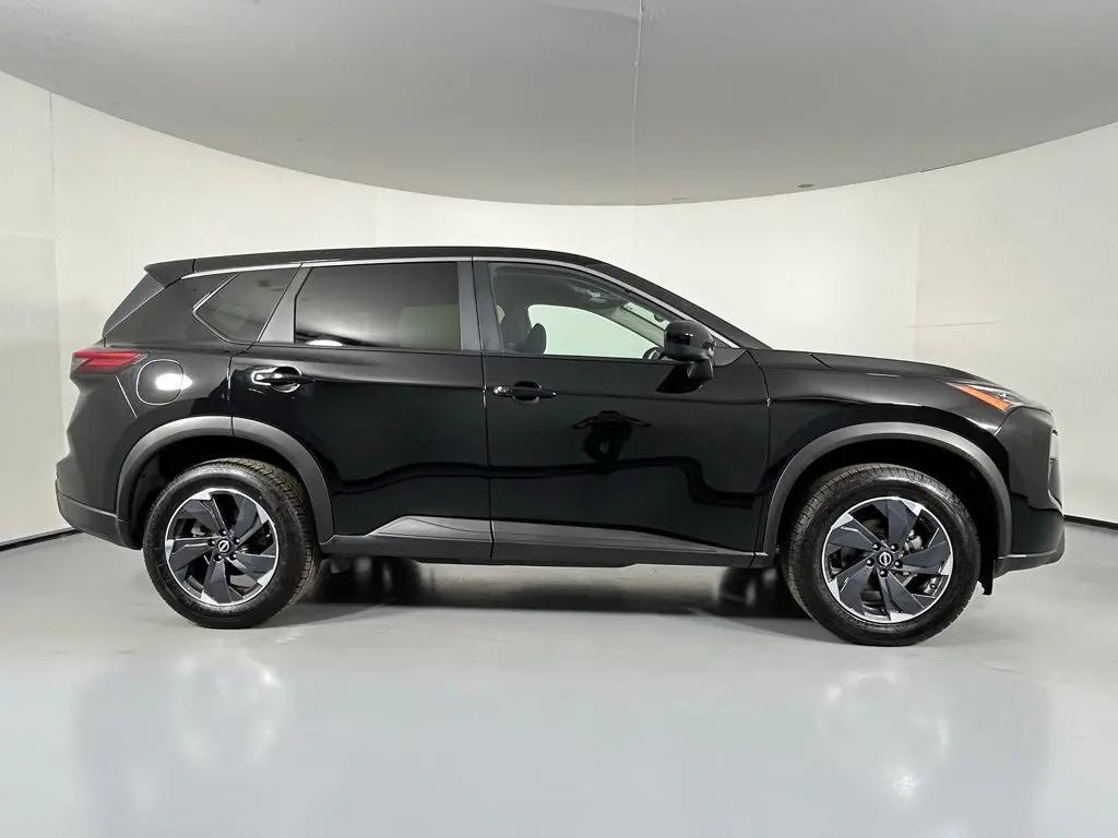 2024 Nissan Rogue SV photo 8