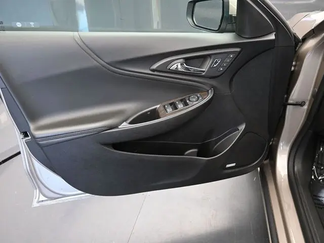 2024 Chevrolet Malibu Premier 2LT photo 14