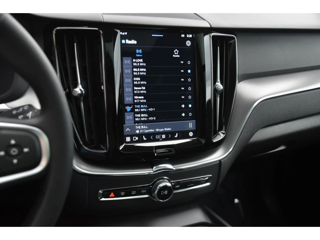 2025 Volvo - image 20