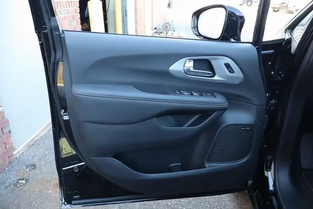 2026 Chrysler Pacifica Limited photo 6
