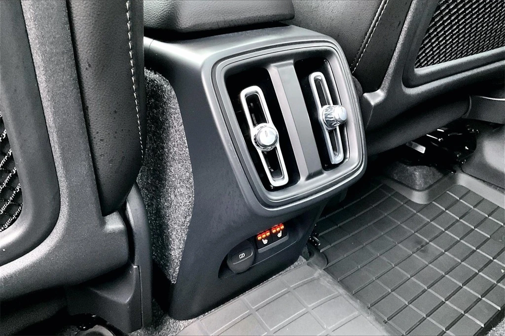 2026 Volvo - image 10