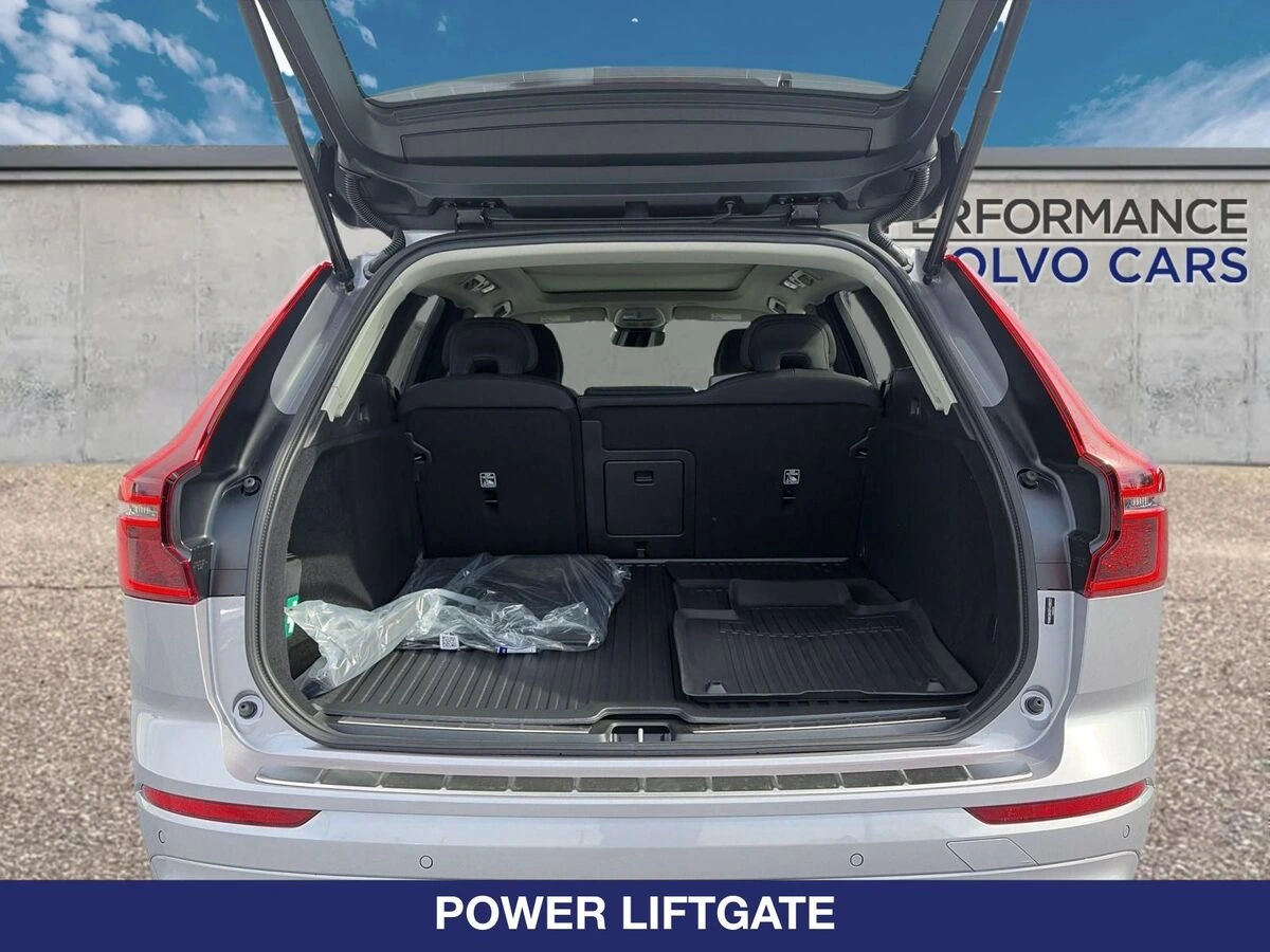 2026 Volvo - image 27