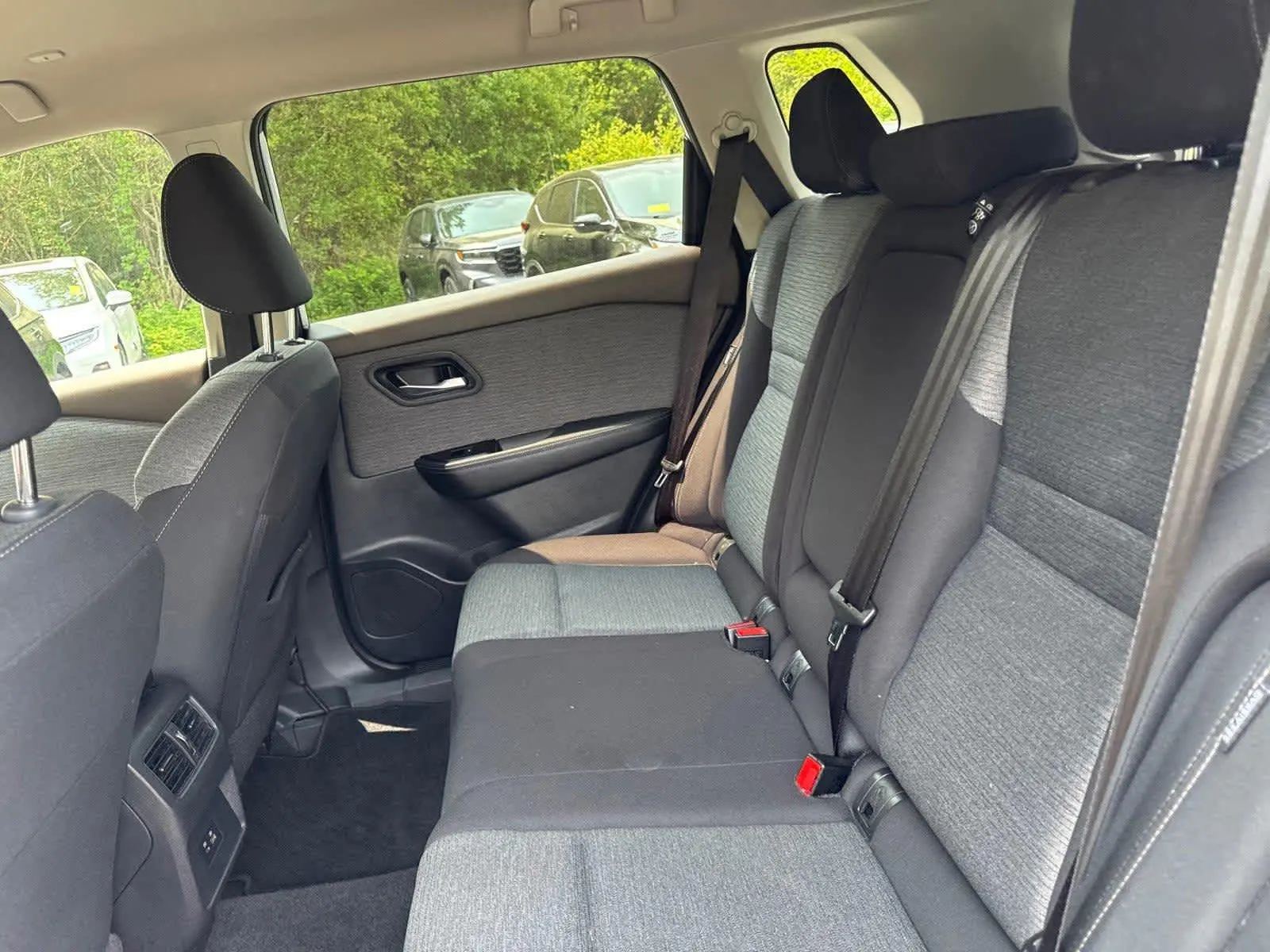2023 Nissan Rogue SV photo 31