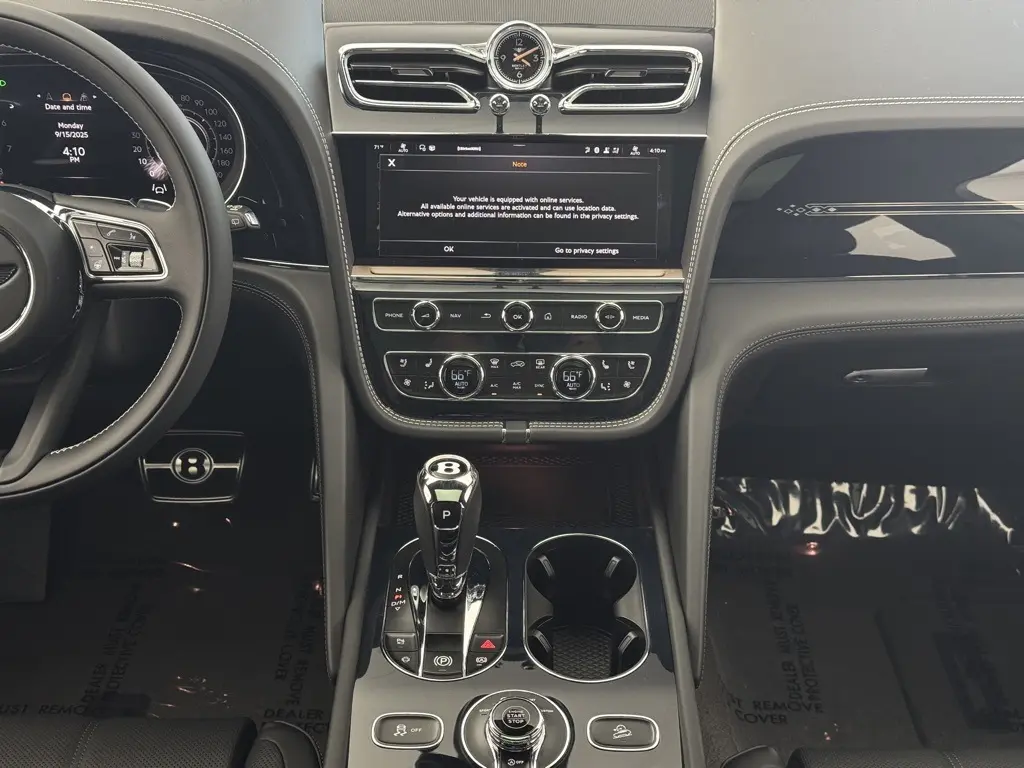 2025 Bentley Bentayga Azure photo 19