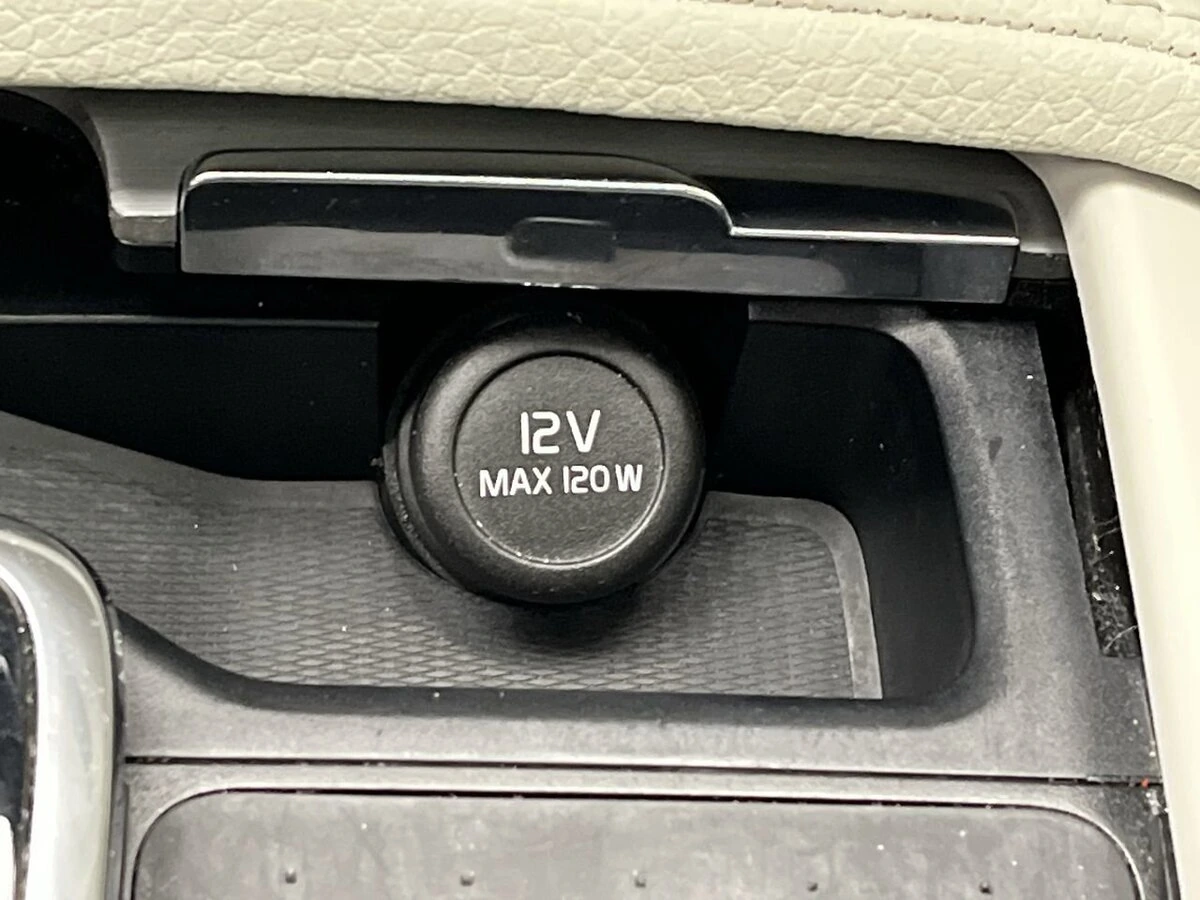 2022 Volvo - image 25