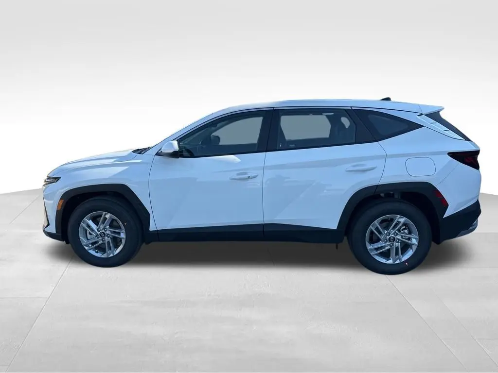 2026 Hyundai Tucson SE photo 9