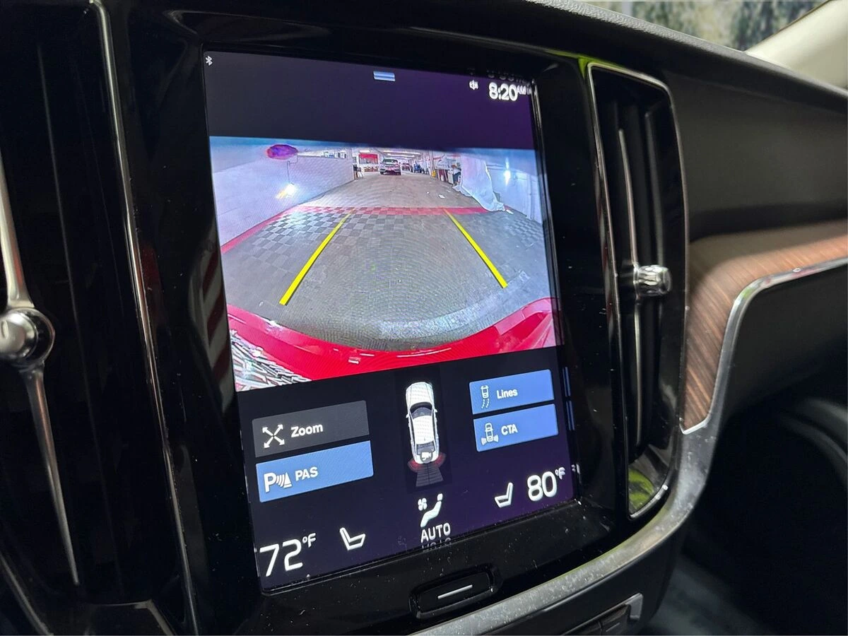 2022 Volvo - image 25