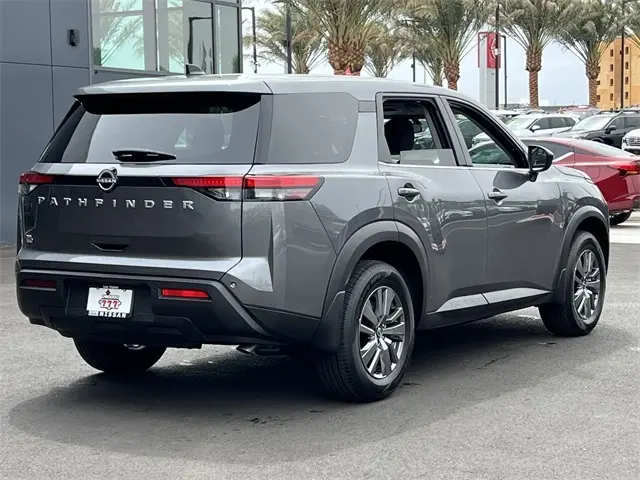 2025 Nissan Pathfinder S photo 6
