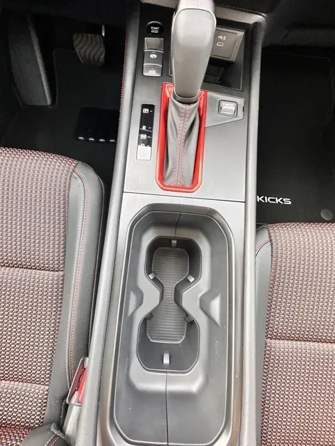 2026 Nissan Kicks SR photo 17