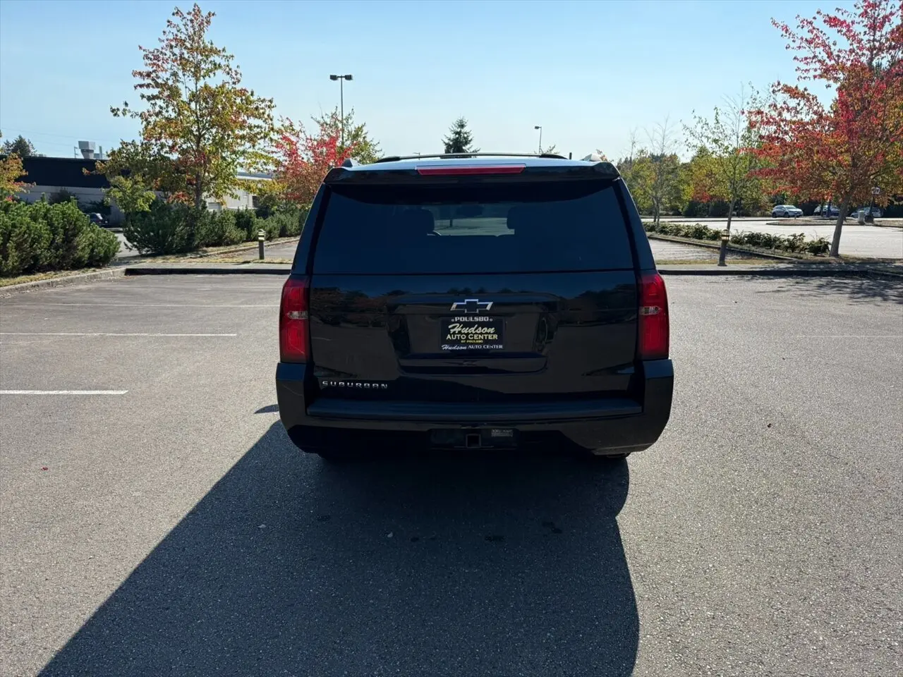 2016 Chevrolet Suburban LT photo 5
