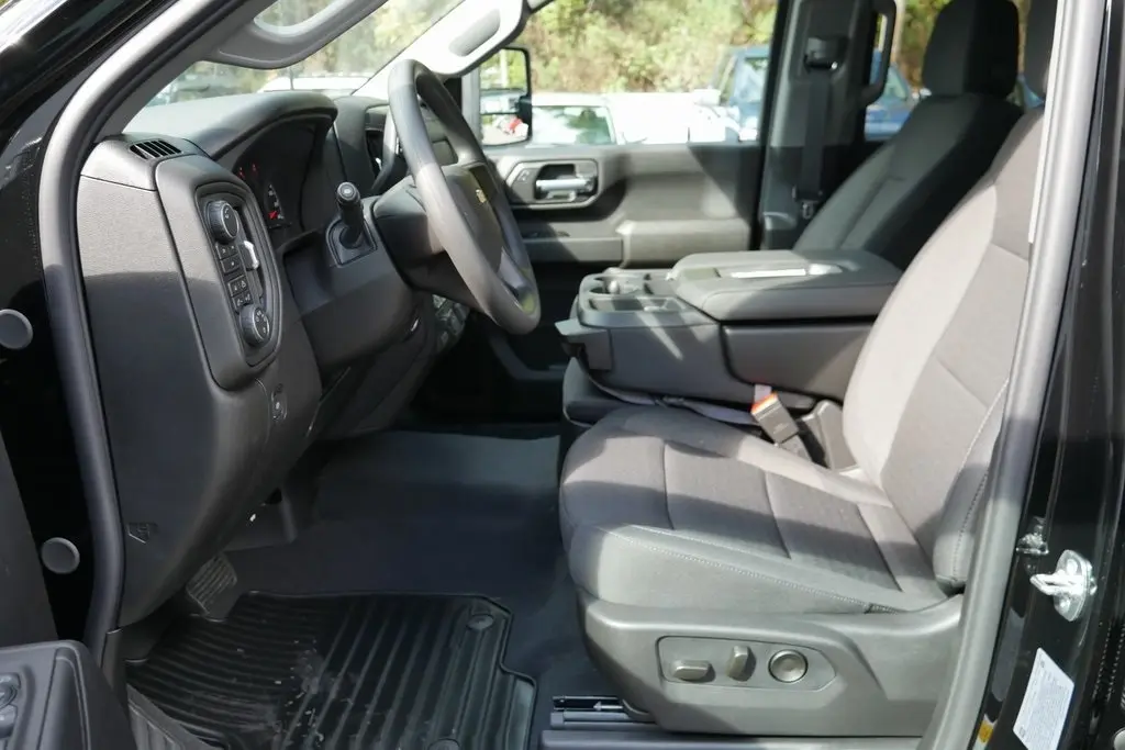 2026 Chevrolet Silverado 2500HD Custom photo 6