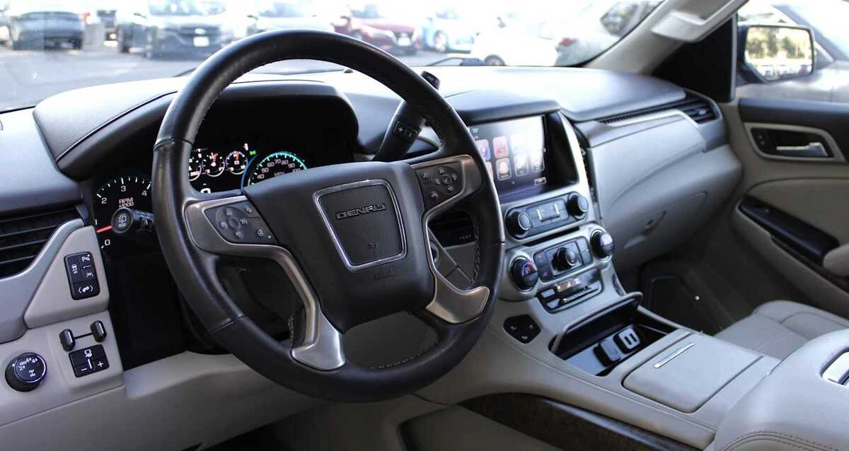 2020 GMC Yukon Denali - Photo 25